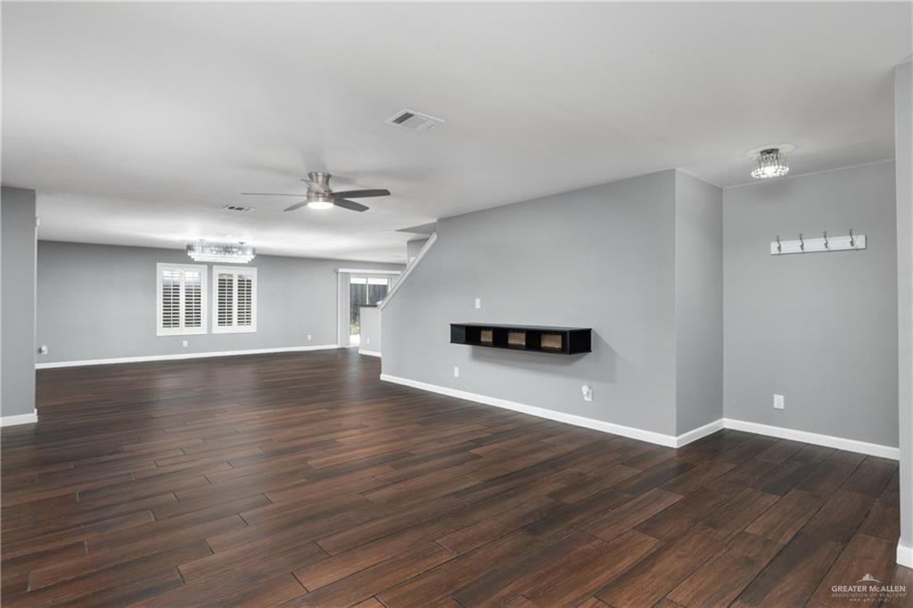 Photo 3 of 3925 Teal Avenue
