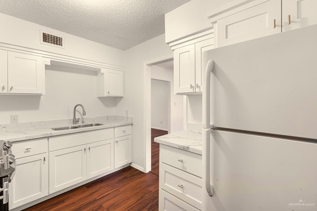 Photo 5 of 1600 Bridge Avenue #206