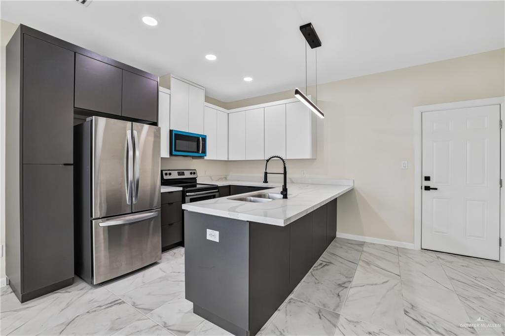 Photo 4 of 1303 Rosewood Lane