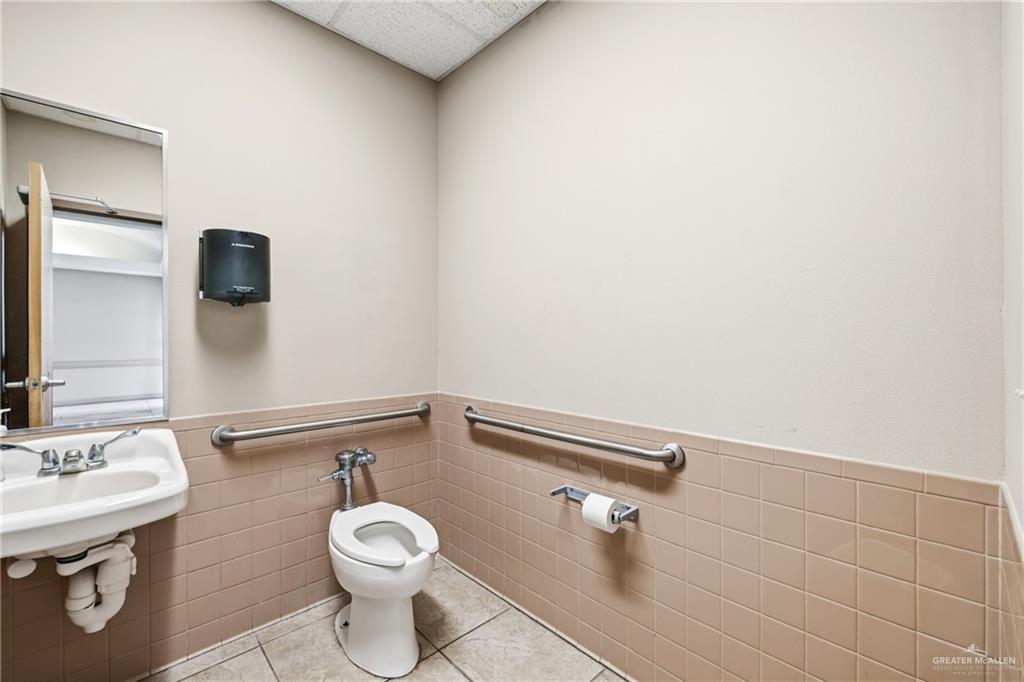 Photo 28 of 1200 Savannah Avenue #13