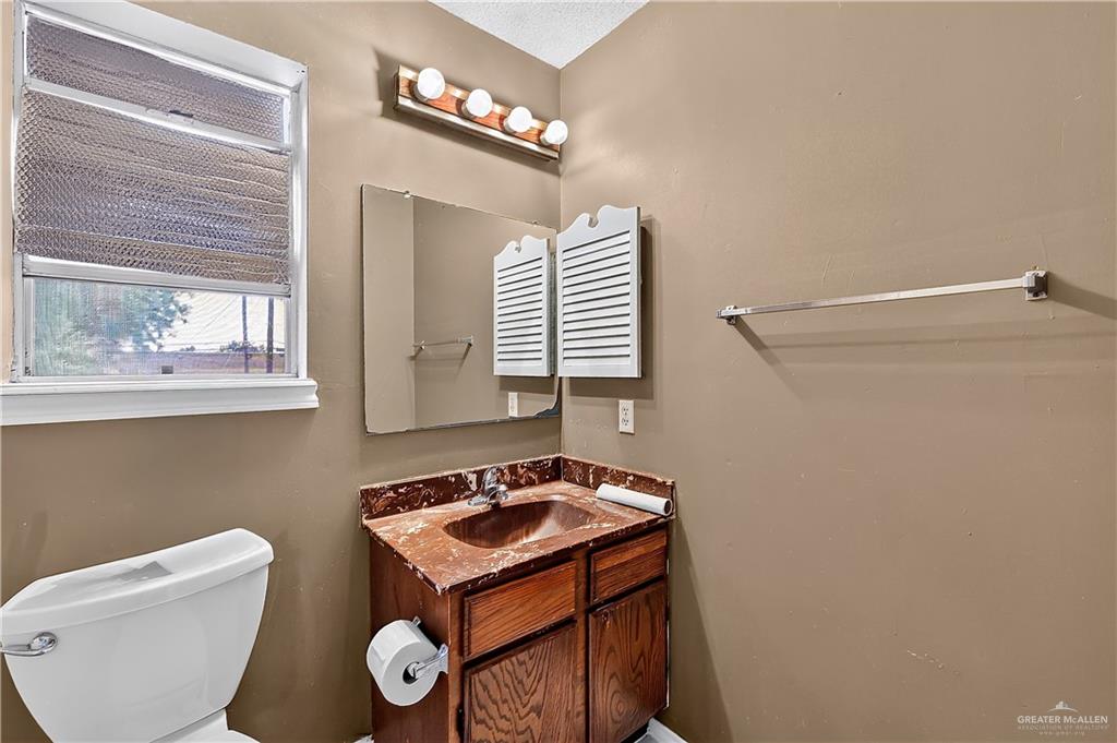 Photo 16 of 415 Doherty Avenue