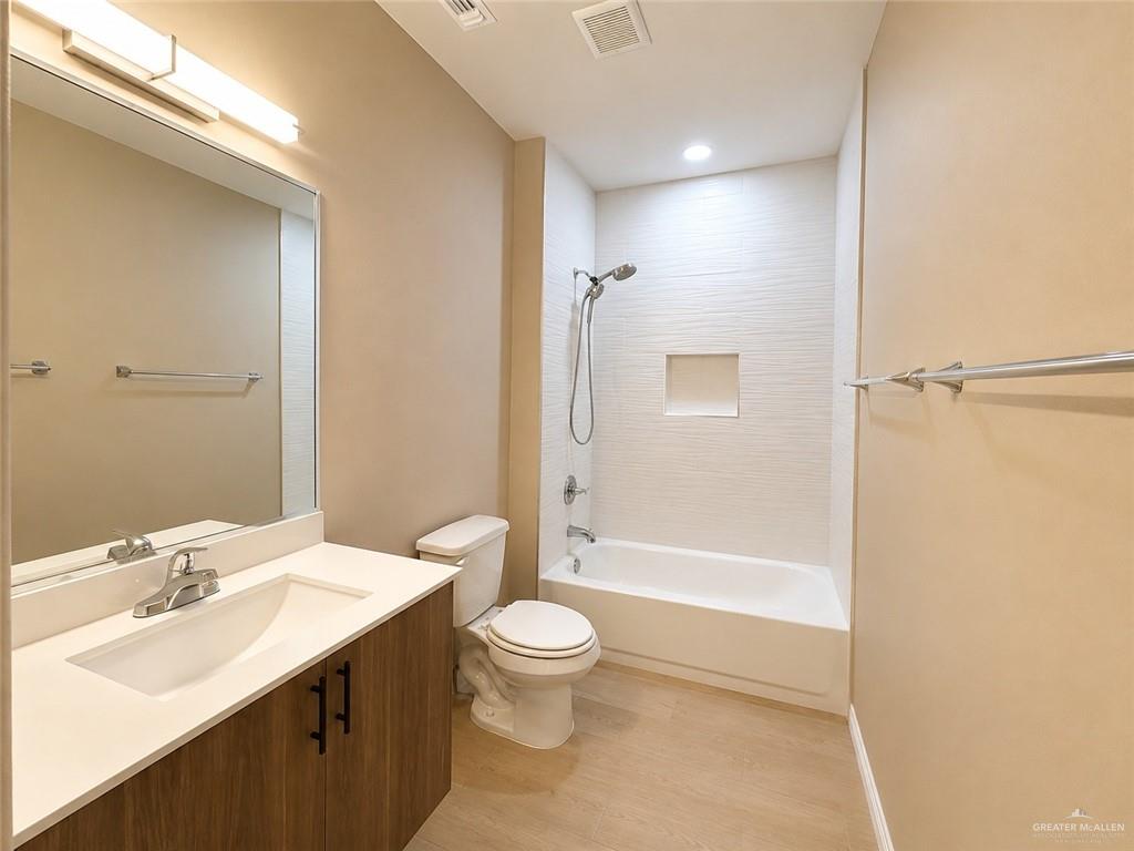 Photo 5 of 3101 Sandlewood Street #4