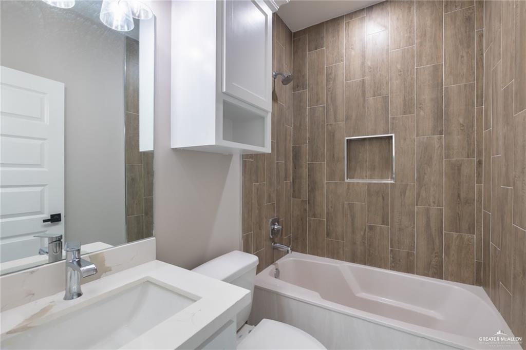 Photo 4 of 3717 Diamondhead Avenue