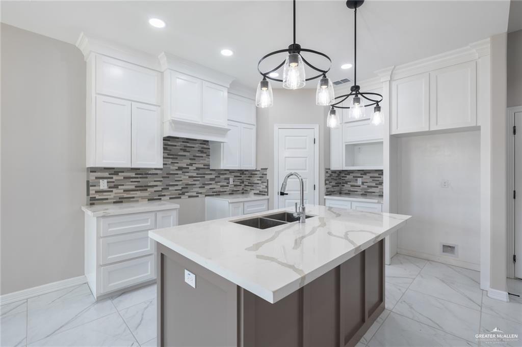 Photo 5 of 3717 Diamondhead Avenue
