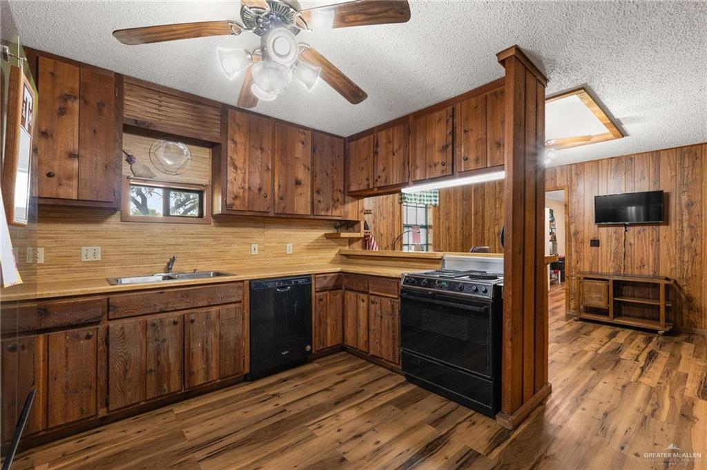 Photo 9 of 401 Parker Road