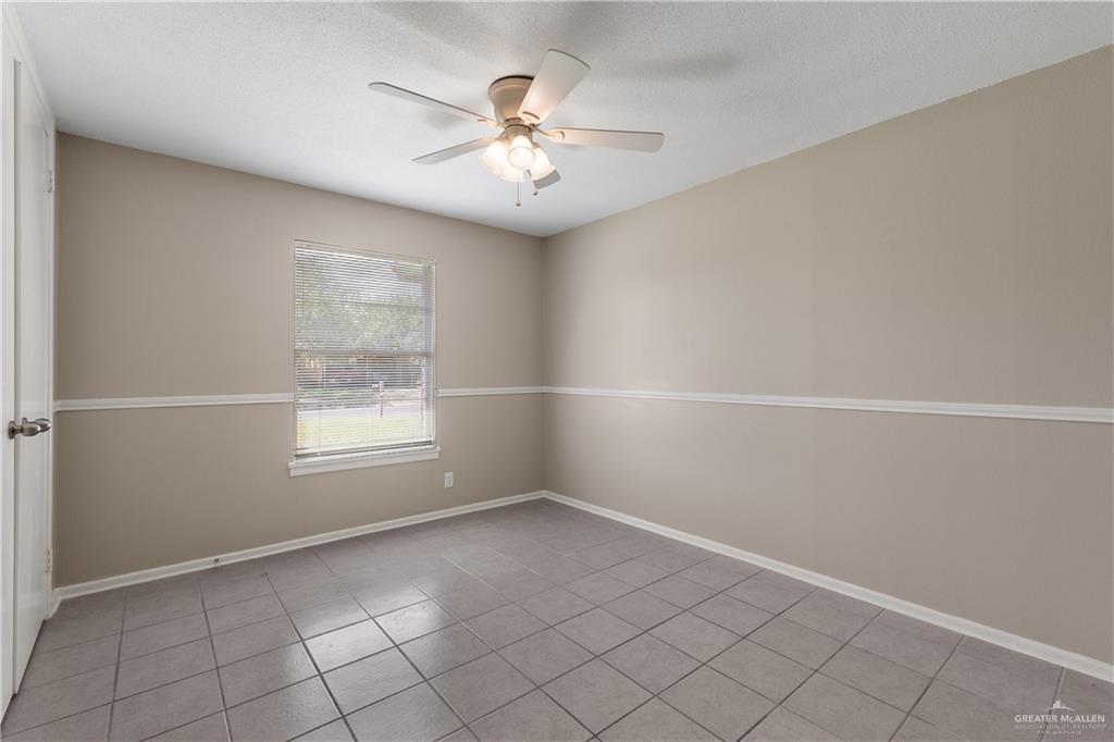 Photo 10 of 1422 Gardenia Avenue