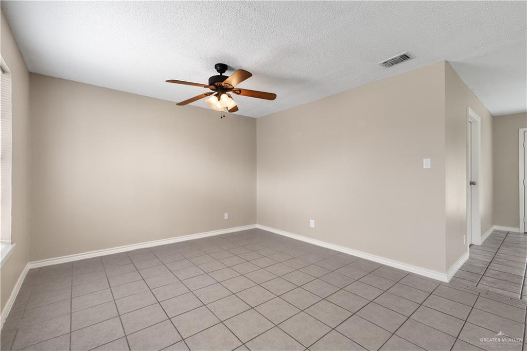 Photo 4 of 1422 Gardenia Avenue