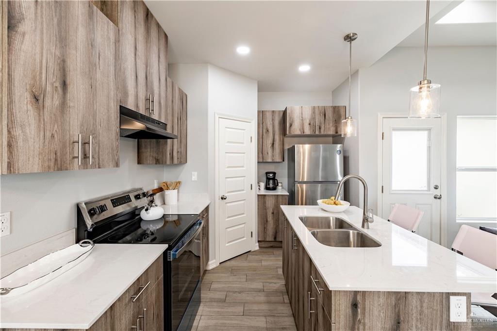 Photo 6 of 2300 Camille Street