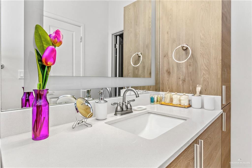 Photo 9 of 5708 Nightingale Avenue #2