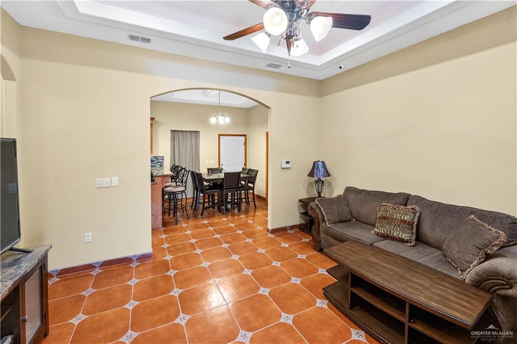 Photo 4 of 552 Godornis Street