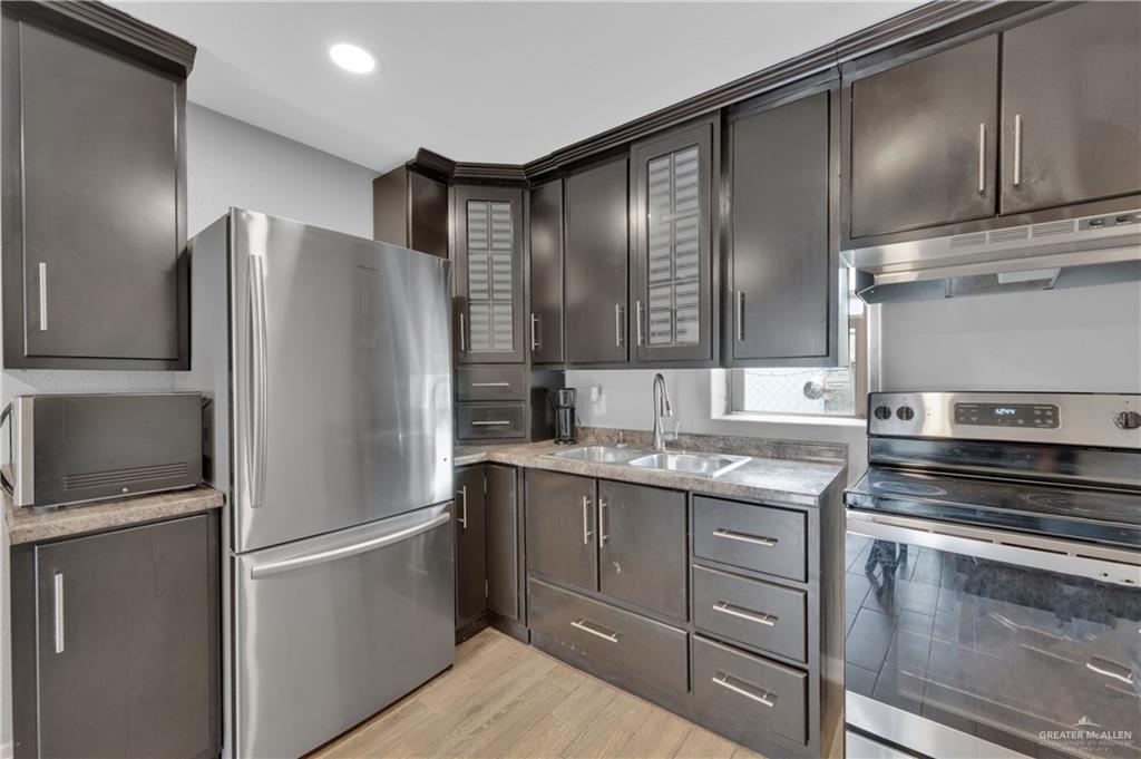 Photo 12 of 405 Guerra Street