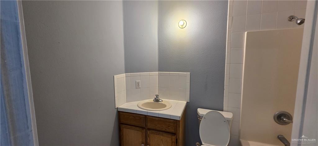 Photo 22 of 209 Bluebonnet Street