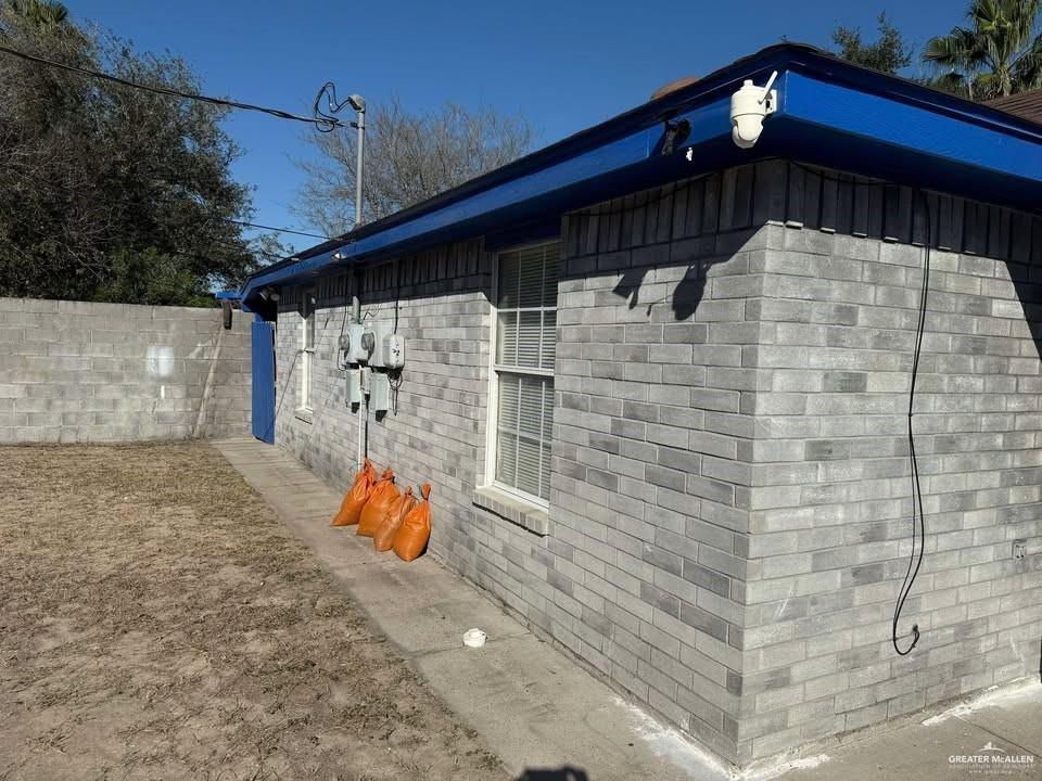 Photo 3 of 209 Bluebonnet Street