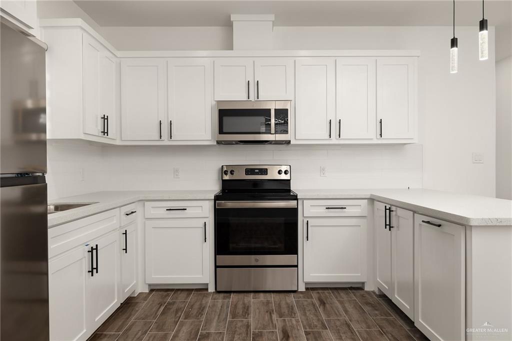 Photo 5 of 5601 Ozark Avenue