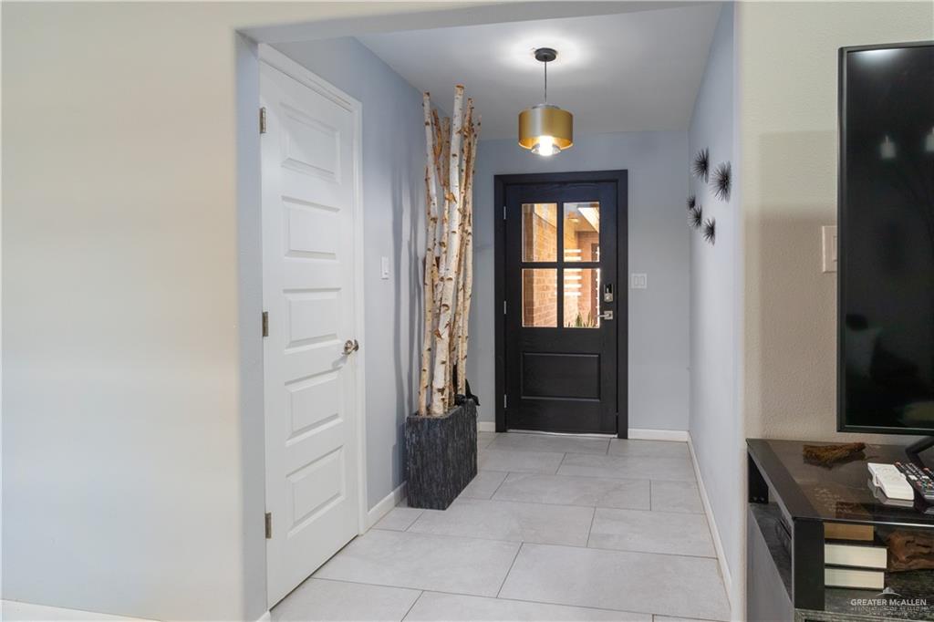 Photo 5 of 131 Hibiscus Avenue