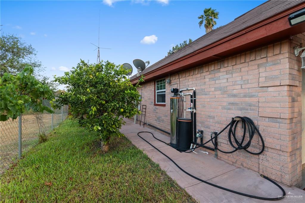 Photo 16 of 912 Nogales Street