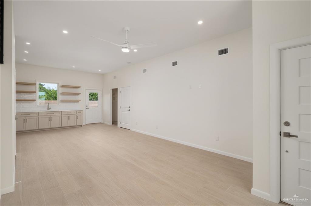 Photo 4 of 1202 Lincoln Avenue