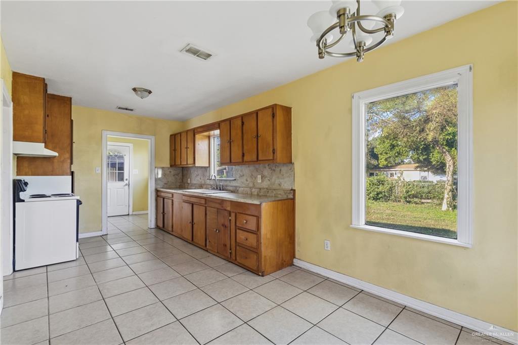 Photo 3 of 1141 Bowie Avenue