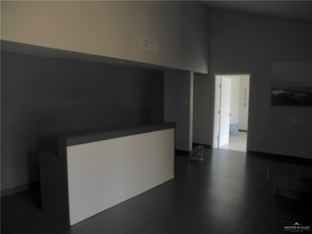 Photo 3 of 900 Kerria Avenue