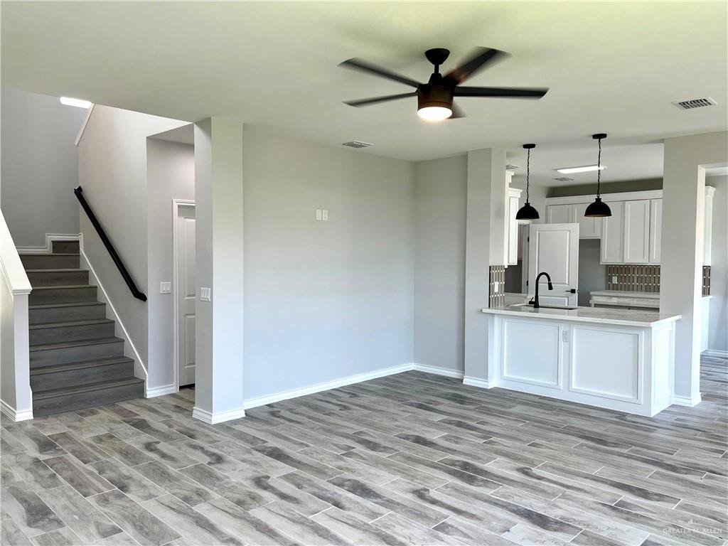 Photo 6 of 2332 Peking Street