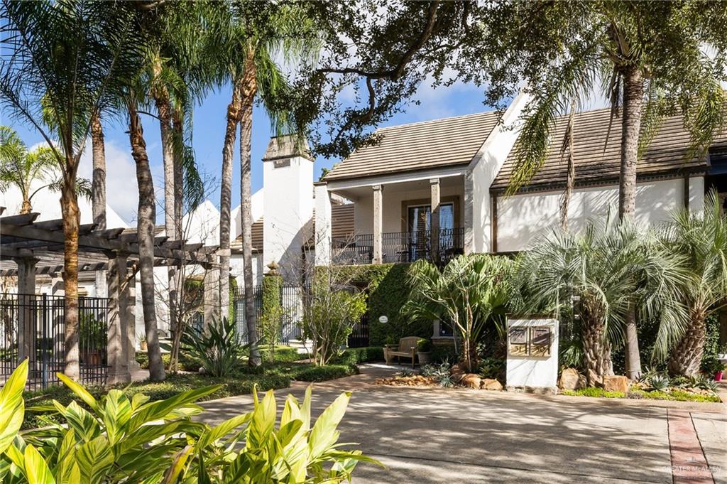 Photo 4 of 31 Villas Jardin Drive