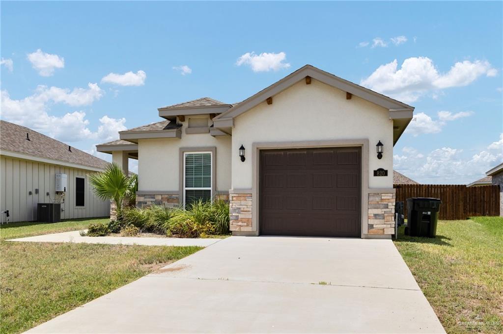 Photo 2 of 820 Templo Dorado Street