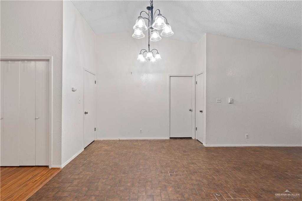 Photo 5 of 129 Spencer Court