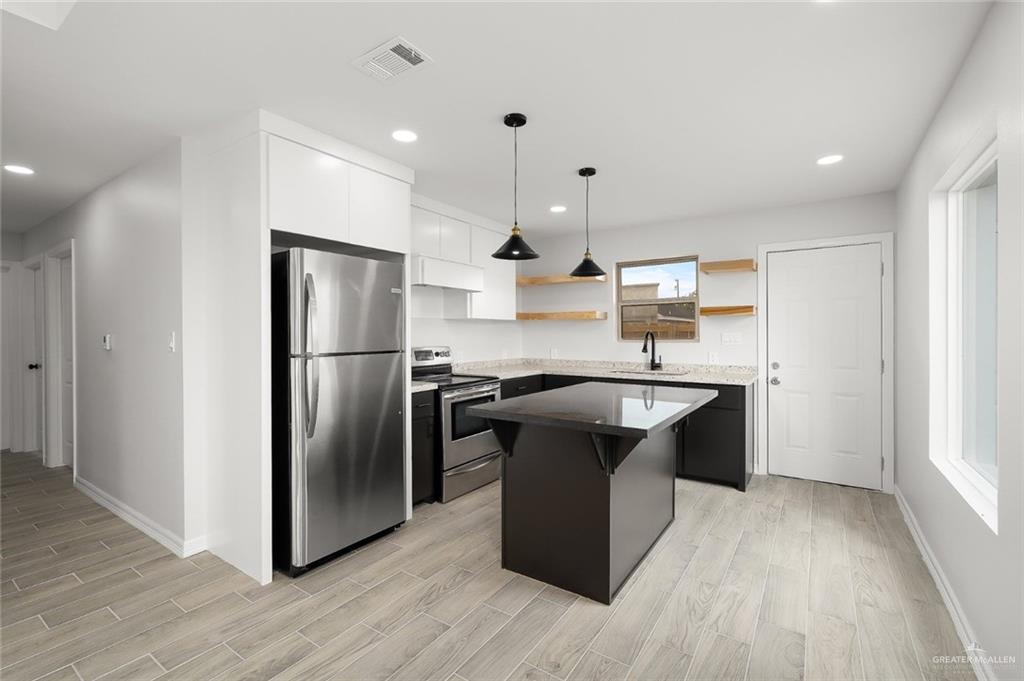 Photo 3 of 3300 Fuerte Avenue #4