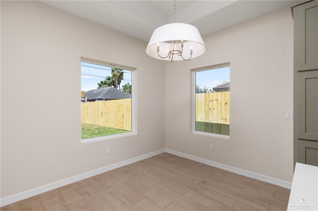 Photo 5 of 1709 Alisson