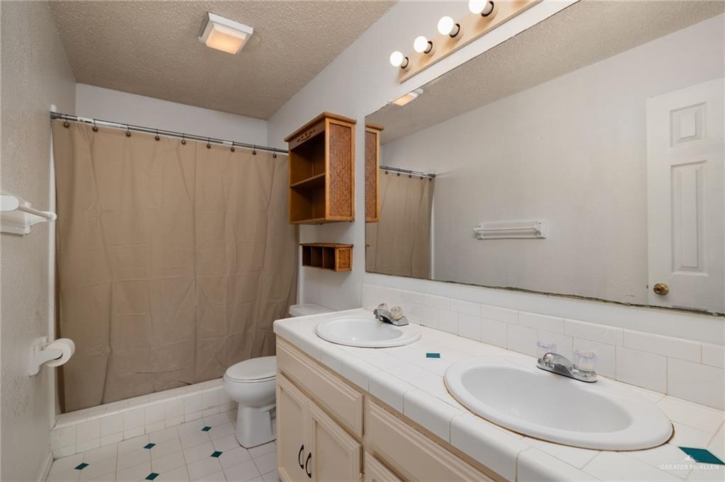 Photo 11 of 743 Monica Street