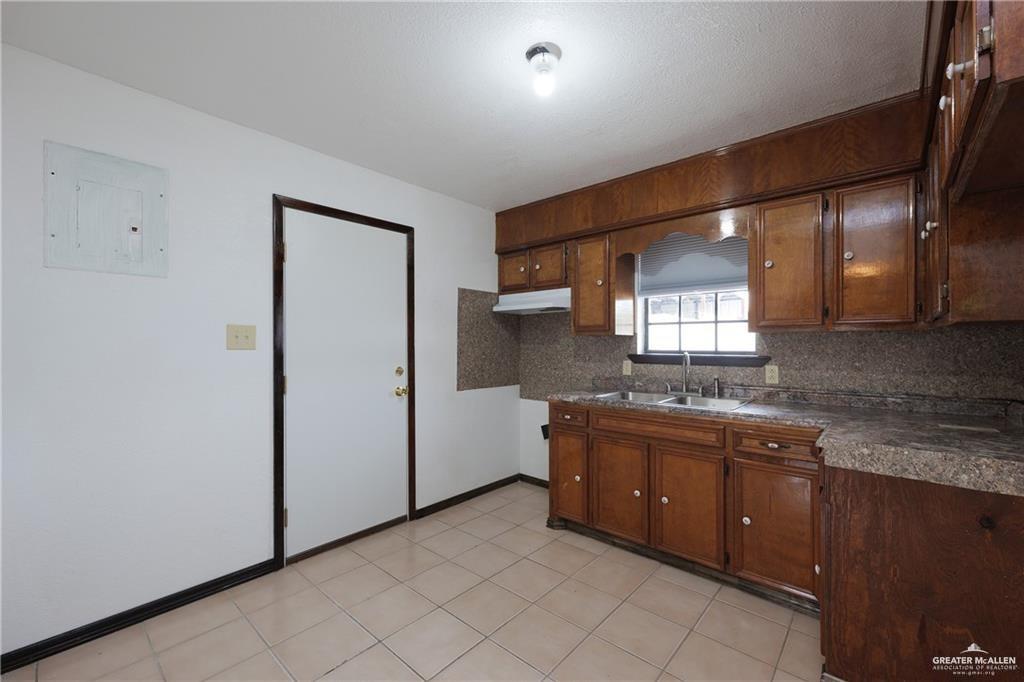 Photo 4 of 603 Houston Street