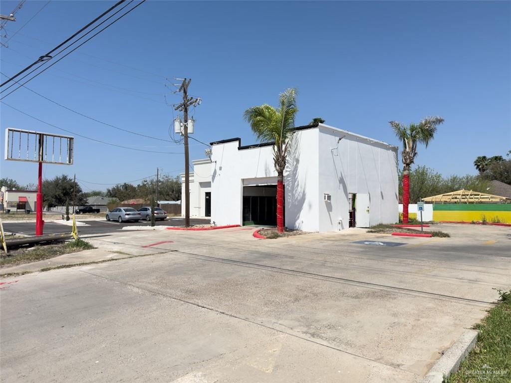 Photo 1 of 1602 Griffin Parkway, Mission