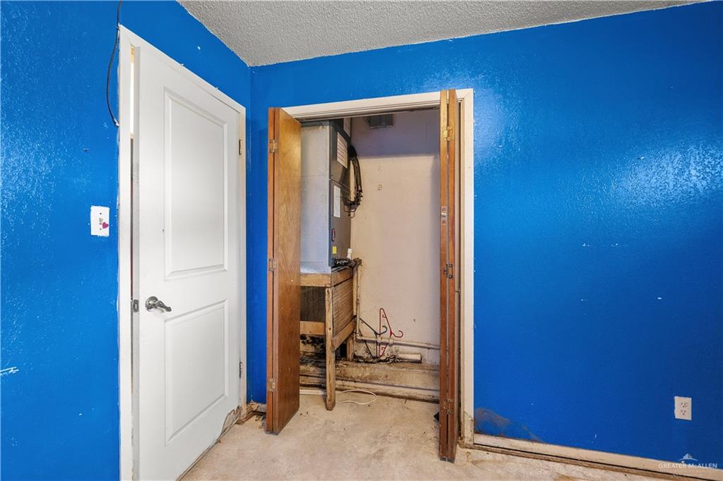 Photo 13 of 924 Greenlawn Street