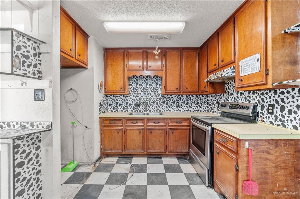 Photo 6 of 924 Greenlawn Street