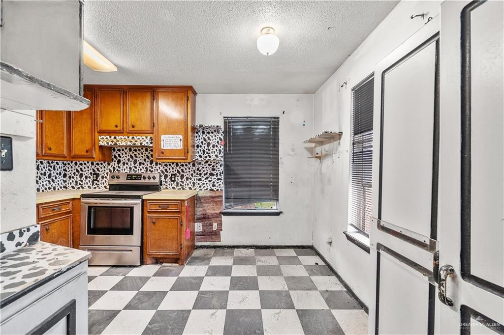 Photo 7 of 924 Greenlawn Street