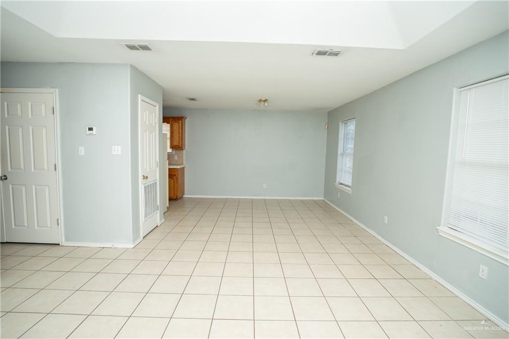 Photo 11 of 619 Oak Street