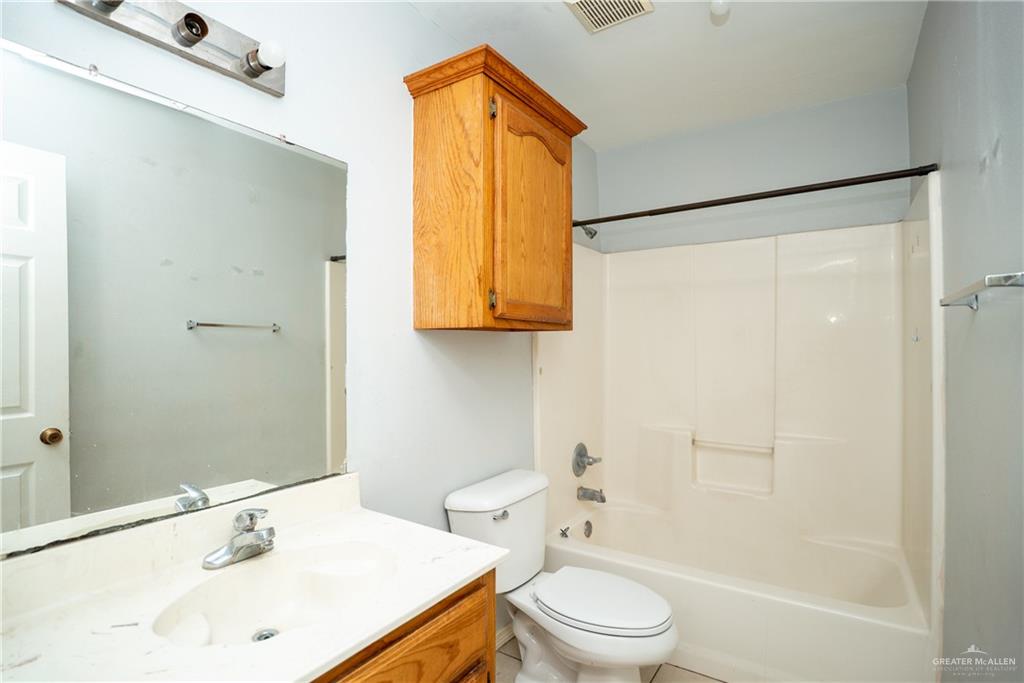 Photo 13 of 619 Oak Street