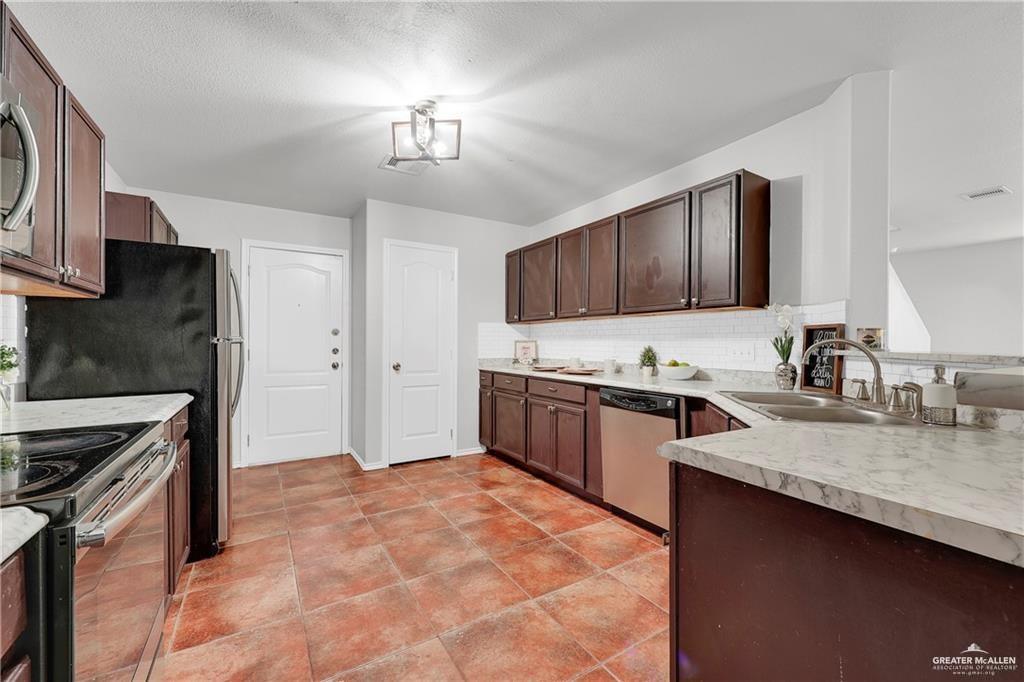 Photo 4 of 2110 Eagle Landing Drive