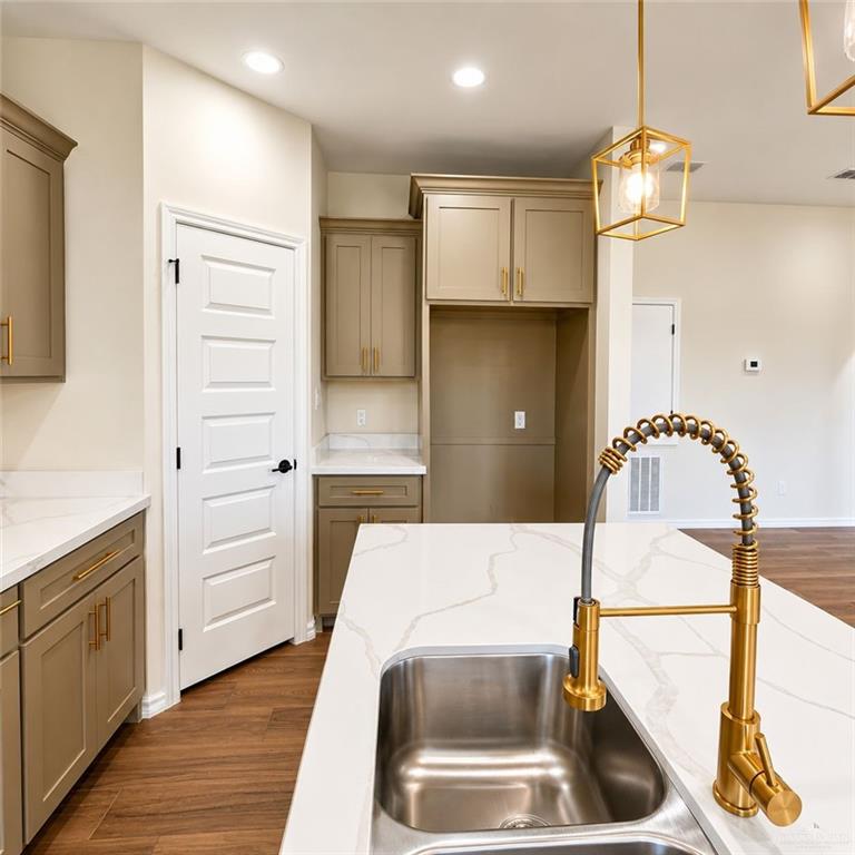 Photo 5 of 17993 Spruce Street
