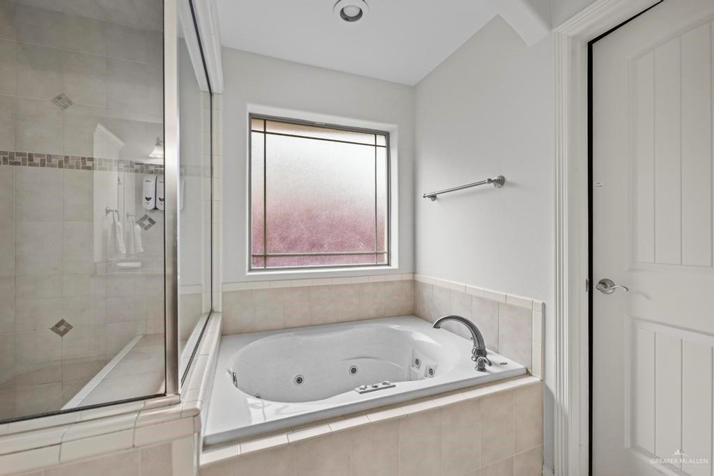 Photo 12 of 701 Arapaho Avenue