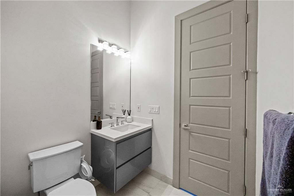 Photo 14 of 200 Grovewood Avenue
