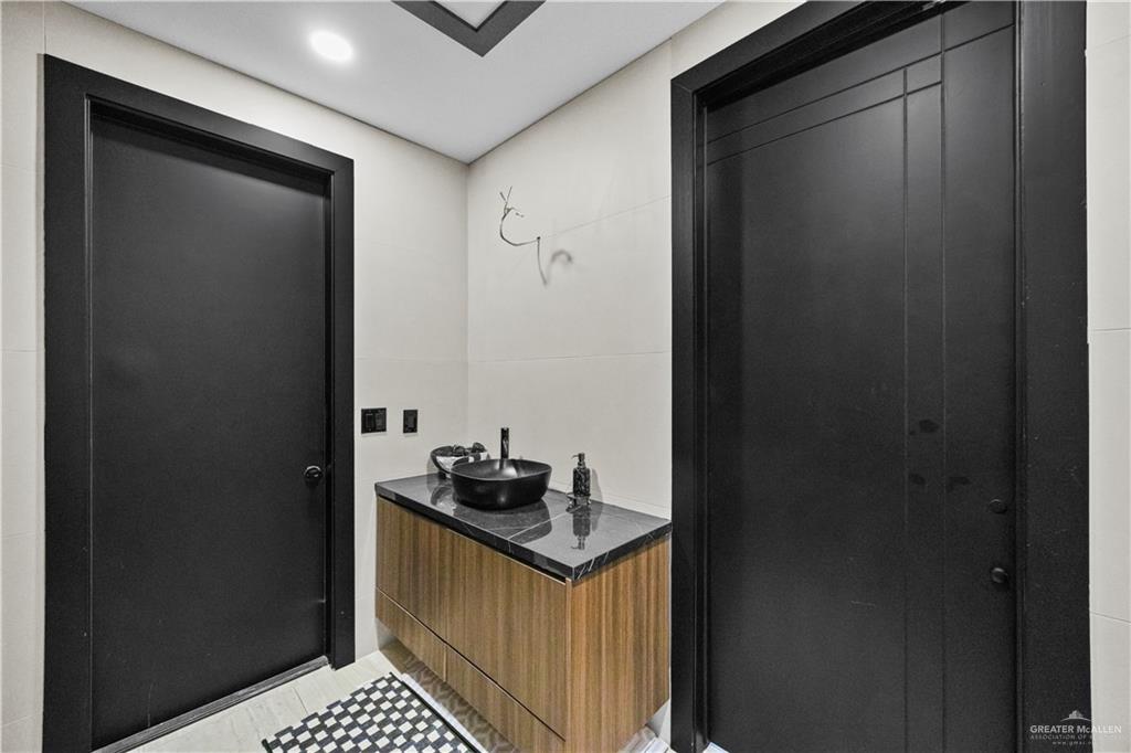 Photo 32 of 200 Grovewood Avenue