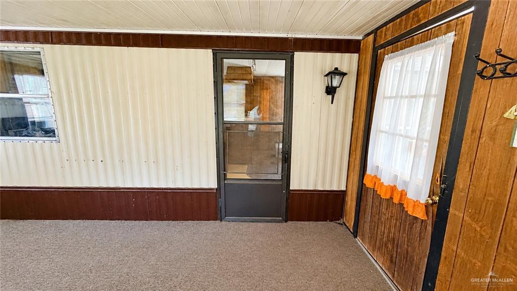 Photo 2 of 425 Oakwood Drive