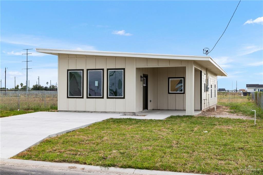 Photo 1 of 321 Merida Drive, Donna