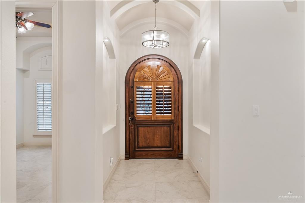 Photo 3 of 2820 Cuarzo Street