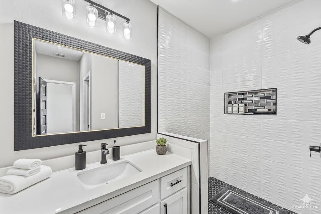 Photo 10 of 2404 San Pascual Street