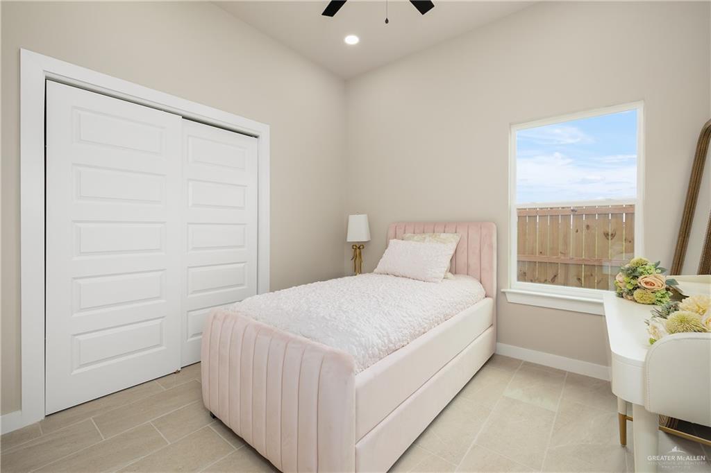 Photo 10 of 2401 Zinnia Street