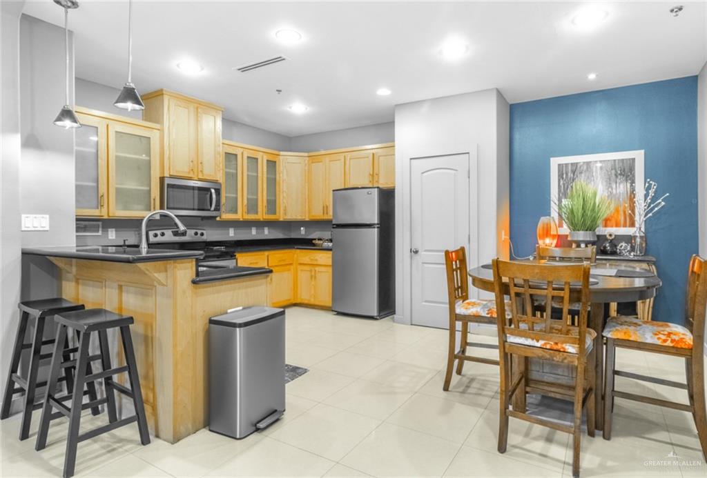 Photo 6 of 1321 Camellia Avenue #4