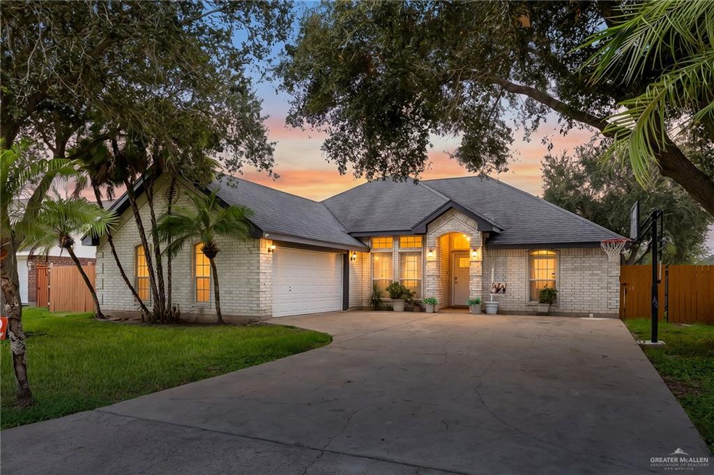 Photo 1 of 819 Quail Hollow Drive, Weslaco
