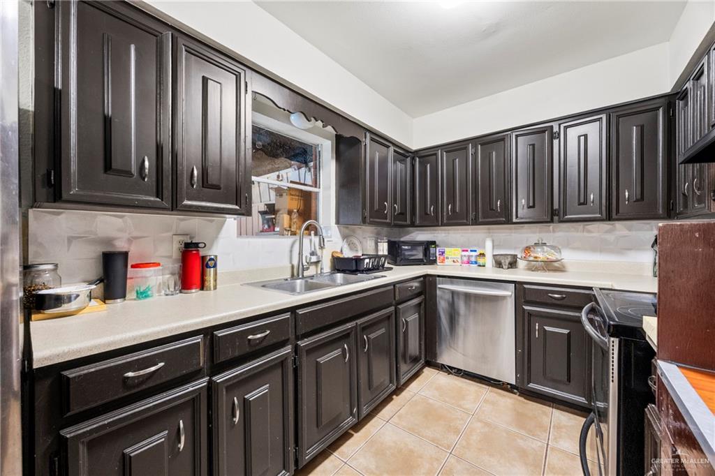 Photo 6 of 2525 Falcon Avenue